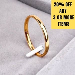 NWOT Gold Stainless Steel Wedding Band Ring